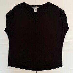 Elegant Black V-Neck Short Sleeve Tee